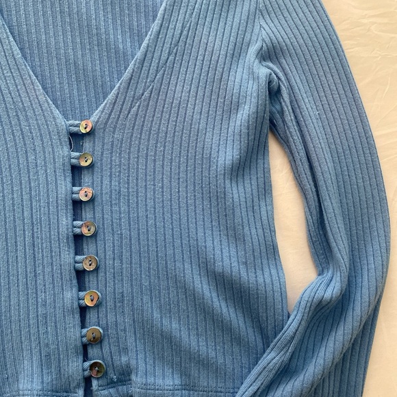 Reformation Gellar sweater in blue - Picture 2 of 4